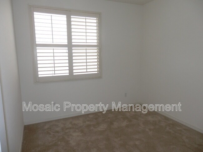 Building Photo - 3721 S Vineyard Ave
