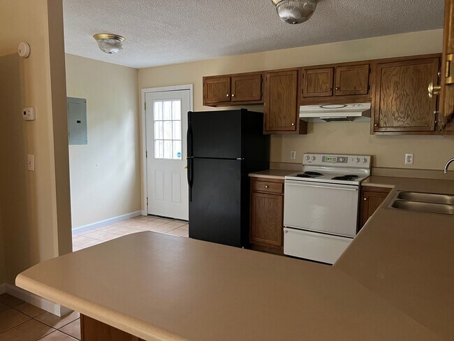 Building Photo - 2413 Louise St