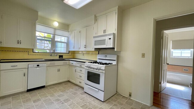 Building Photo - 1491 Iris St