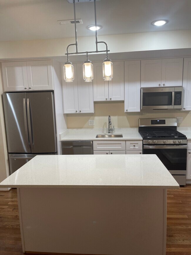 Building Photo - 5615 1st Plz NW