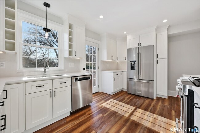 Building Photo - 60 Walter Ave