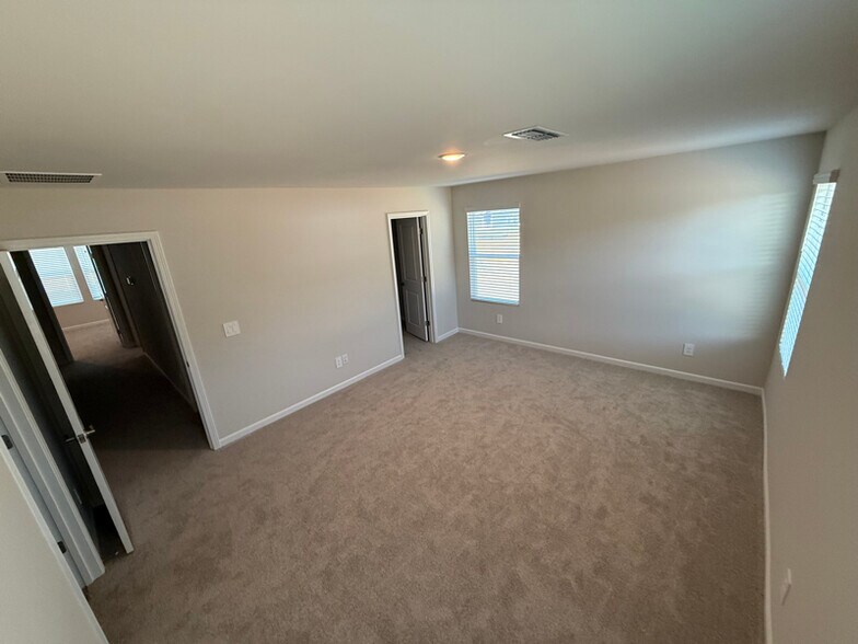 Building Photo - 1027 Winding Spg Dr
