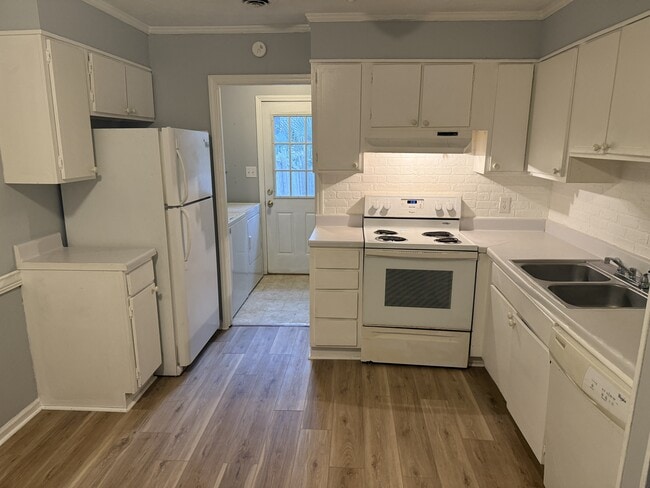 Building Photo - 1000 62nd Ave N