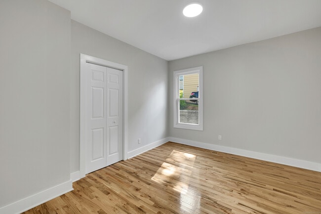 Building Photo - 10 Perry Hill Rd