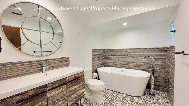 Building Photo - 5428 Beneva Woods Way