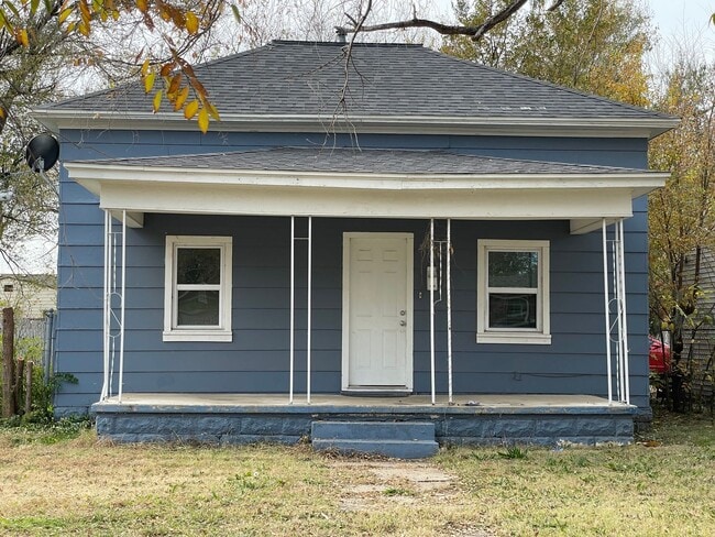Primary Photo - Charming 2-bedrom, 1-bath rental home in Wichita, KS