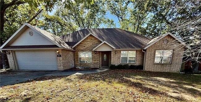 Building Photo - 305 Meadows Ct