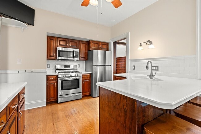 Building Photo - 2581 N Maryland Ave