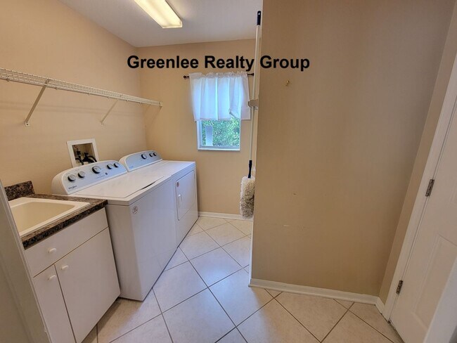 Building Photo - Spacious 3 Bed / 2 Bath pool home with lawn and pool care included in beautiful Rosewood at River...