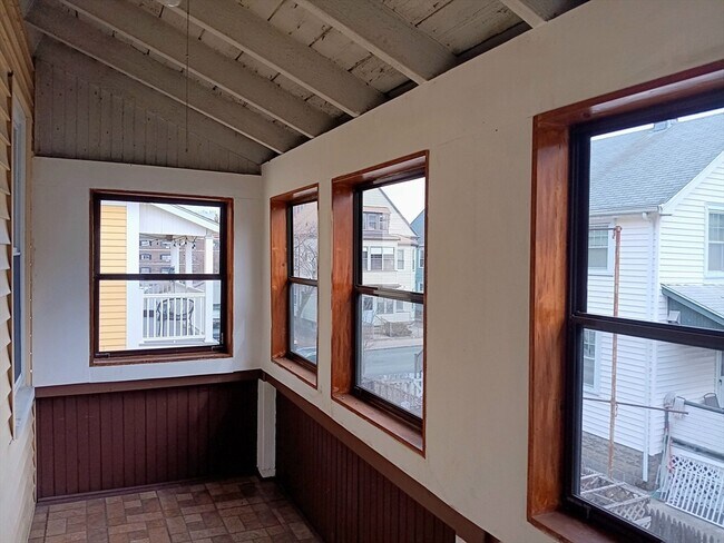 Building Photo - 44 Glencoe St