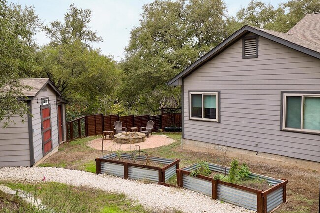 Building Photo - 8205 Mescalero Dr