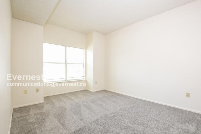 Building Photo - 7476 Singing Hills Dr