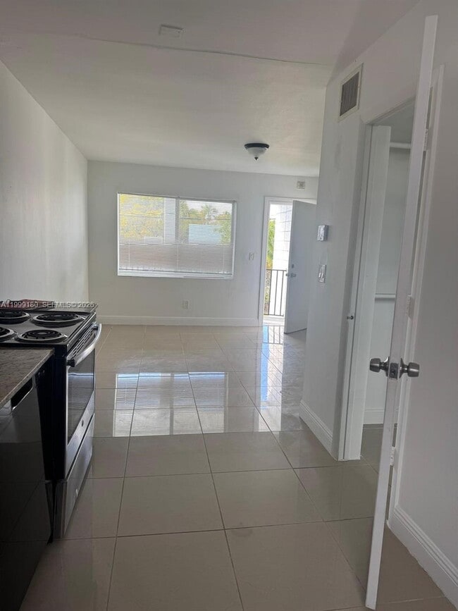 Building Photo - 660 NE 88th Terrace