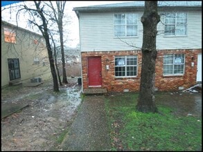 Building Photo - 1805 Sanford Dr