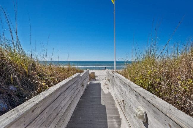 Building Photo - 7205 Thomas Dr