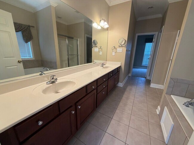 Building Photo - Spacious Executive Home in North Knox Summer Rose Subdivision