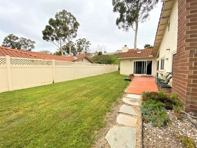 Building Photo - 3BR 3BA home, located in beautiful Solana Beach! Spacious layout with lush landscape