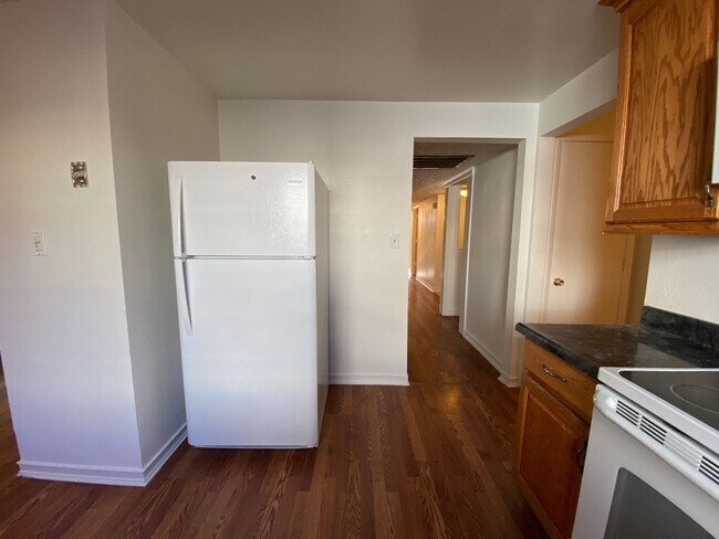 Building Photo - 843 Glen Martin Dr