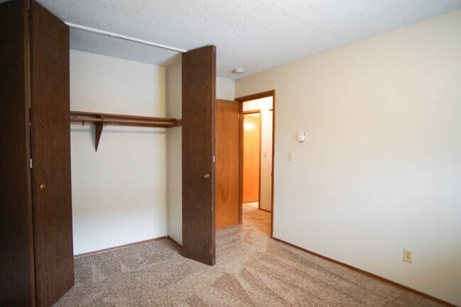 Building Photo - Mid-Century 2-Bedroom in Sullivan's Gulch-...