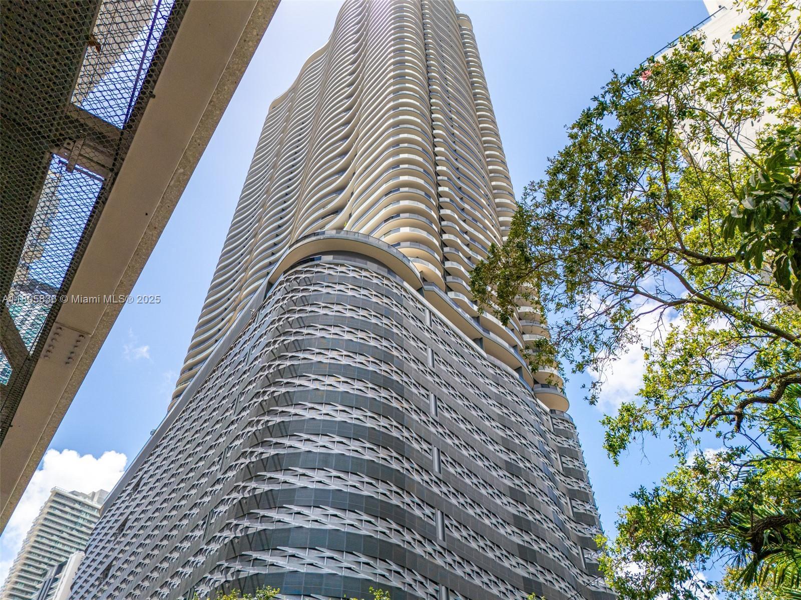 Building Photo - 1000 Brickell Plz