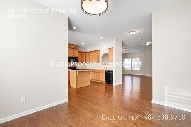 Building Photo - 711 Keystone Park Dr