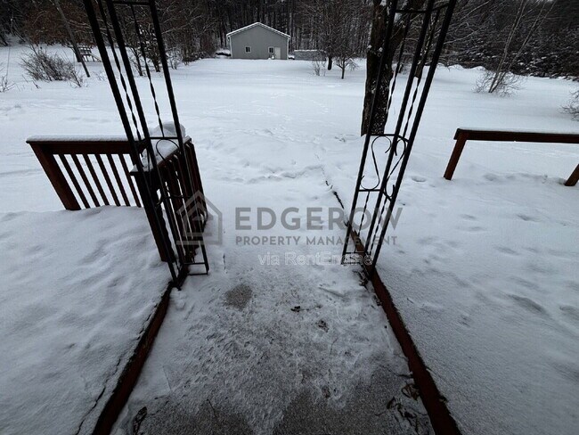 Building Photo - 5053 Grand River Dr NE