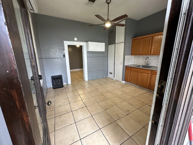 Building Photo - Charming 1 Bedroom, 1 Bathroom Home!