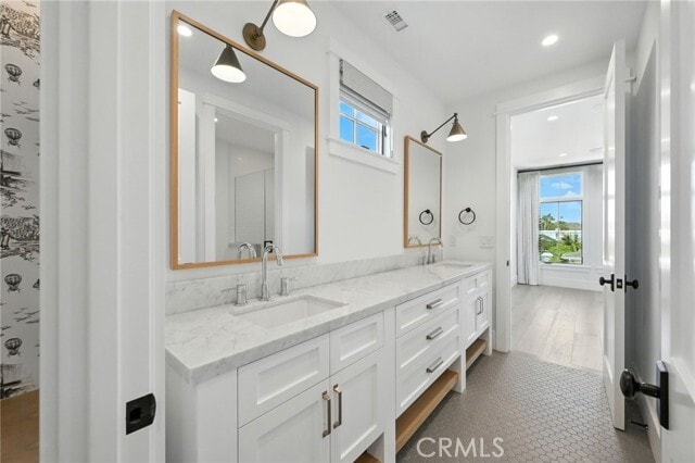 Building Photo - 391 La Perle Pl