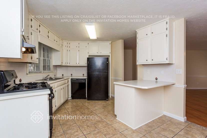 Building Photo - 2449 Windridge Dr NE