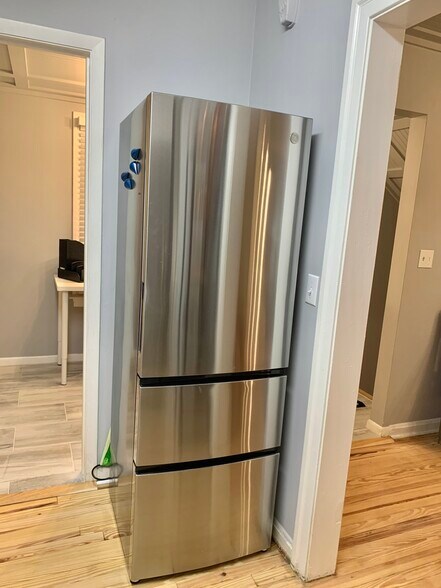 Ice Maker - 1636 Larue Ave