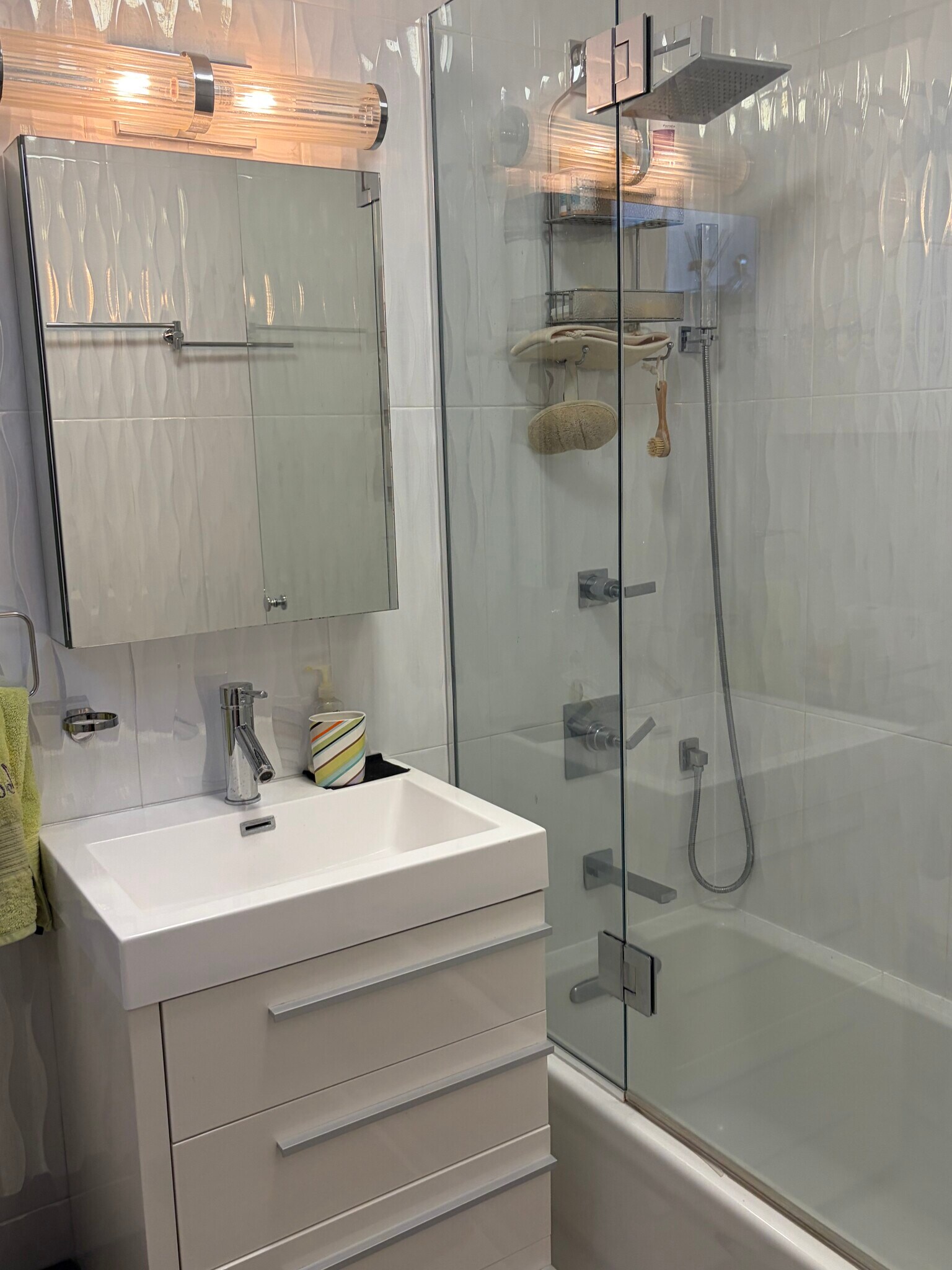 Building Photo - 129 E Bellevue Pl