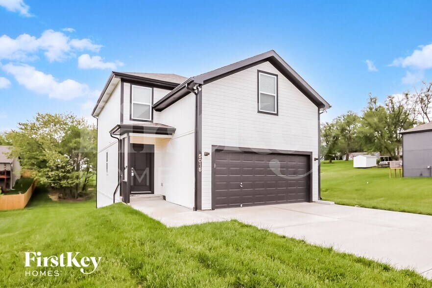 Building Photo - 5015 N Wheeling Ave