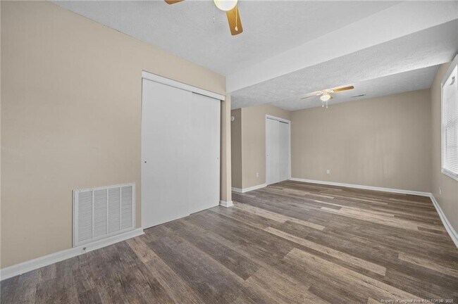 Building Photo - 735 Ashbrook Rd