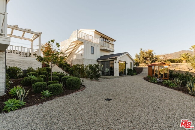 Building Photo - 5770 Busch Dr