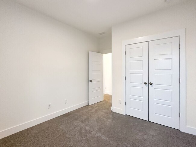 Building Photo - Luxury Townhome in Midtown Nexton