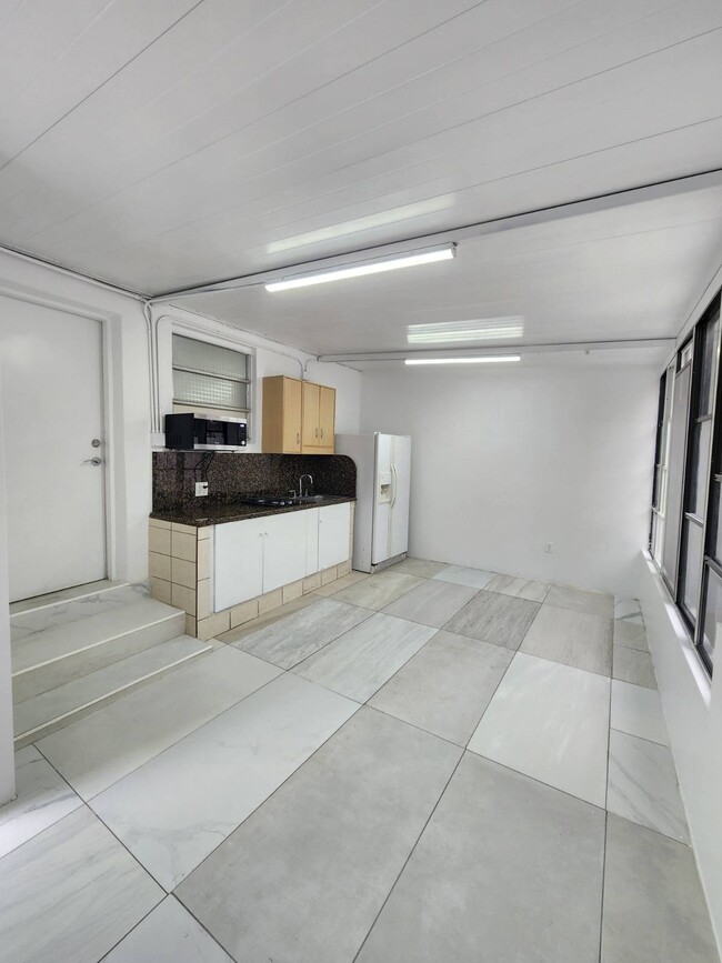 Building Photo - 4100 NW 5th St