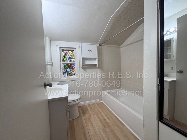 Building Photo - Central Roseville, 1 Bed, 1 Ba, Wall Air, Large Living Room, Bedroom Downstairs, Large Deck great...