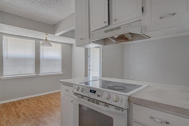 Building Photo - 833 Springhill Dr