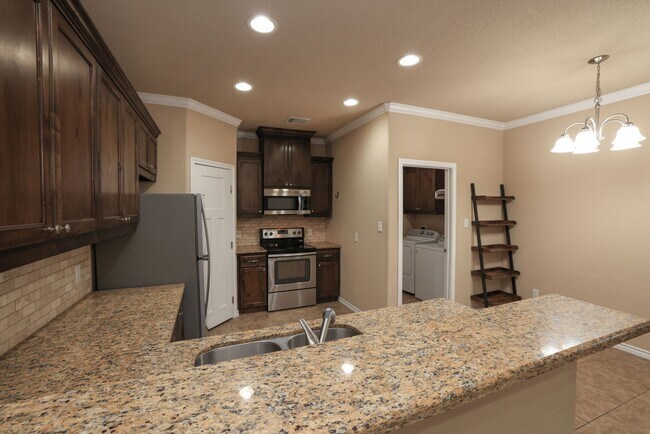 Building Photo - 3110 Claremont Dr