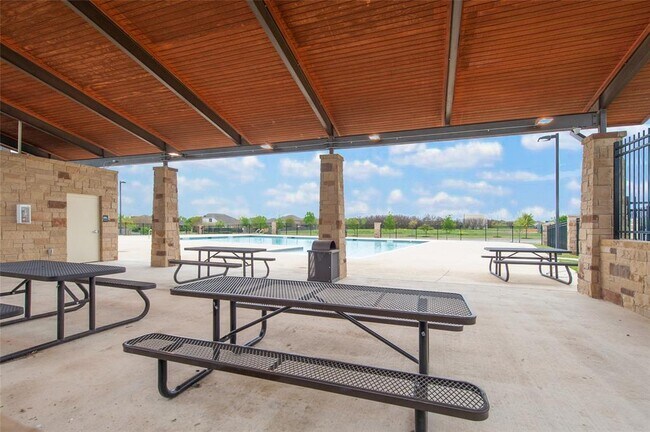 Building Photo - 7409 Elk Pass Dr