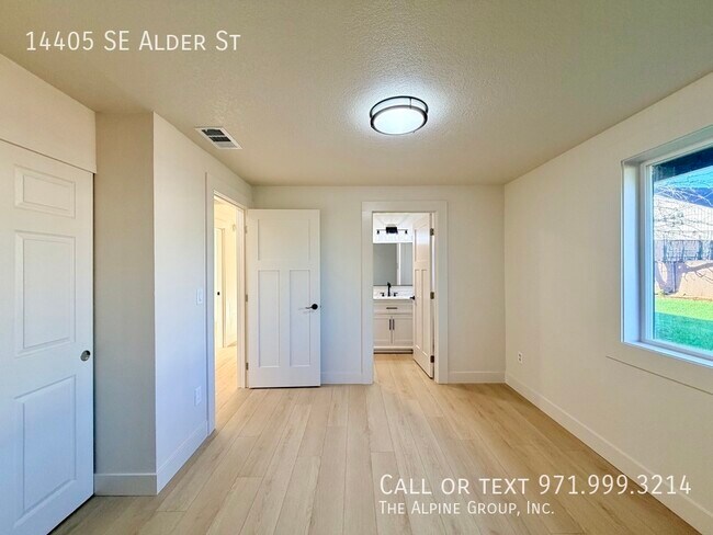 Building Photo - 14405 SE Alder St