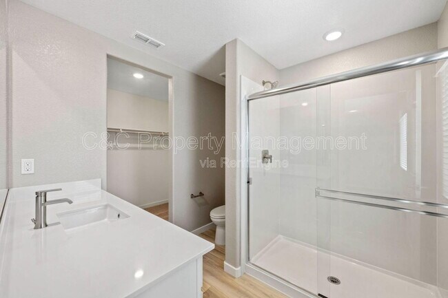 Building Photo - 2838 Bedell St