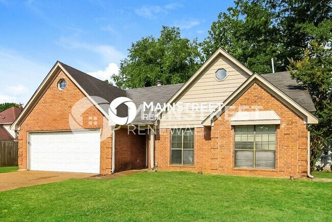 Building Photo - 3 Bedroom Pet-Friendly Home in Memphis, TN with Main Street Renewal