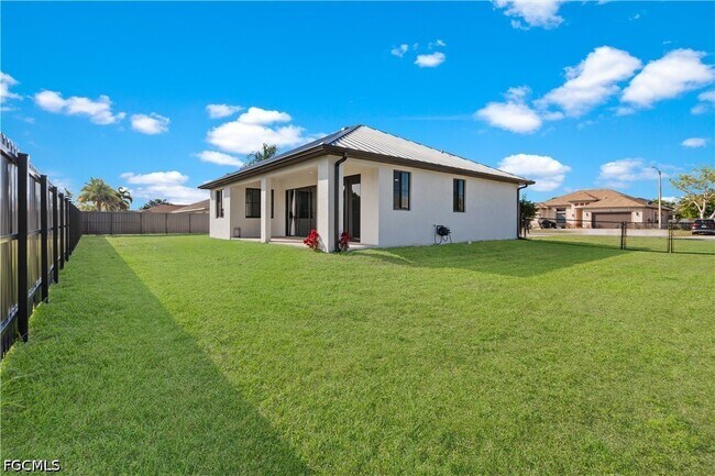 Building Photo - 24 Crestwood Cir S