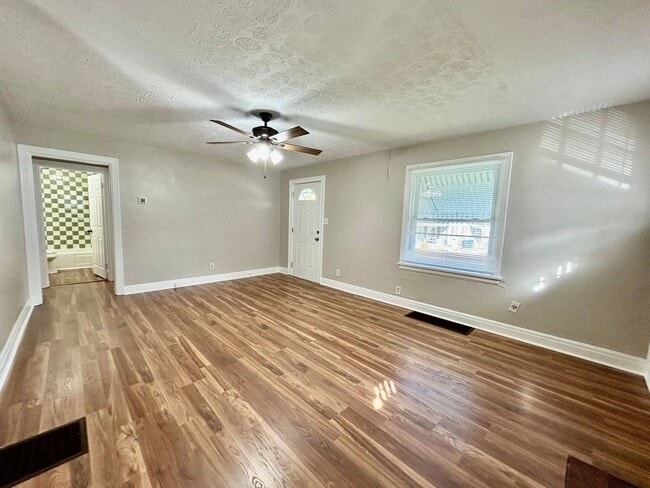 Building Photo - Beautiful Home in Castlewood!!