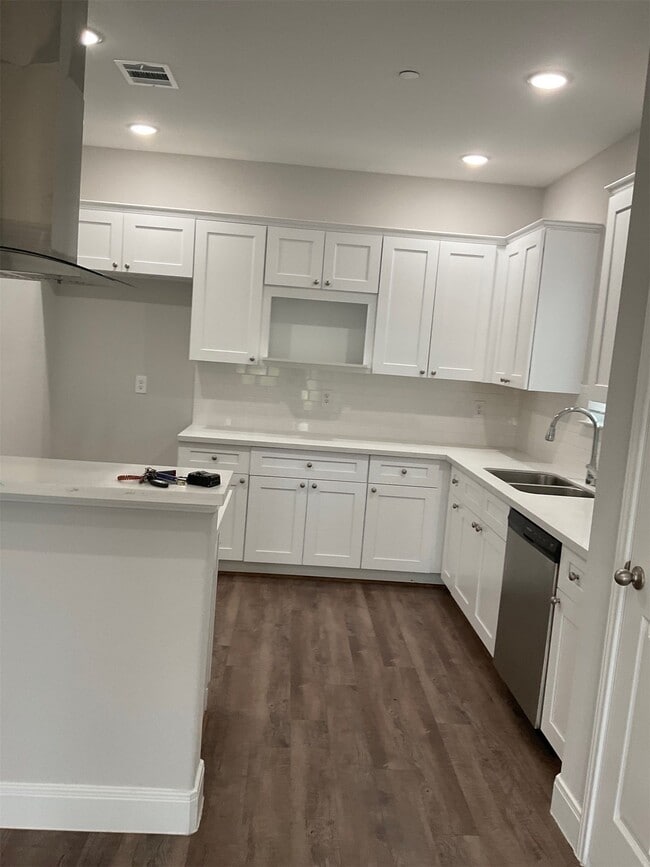 Building Photo - 430 Schmidt Rd