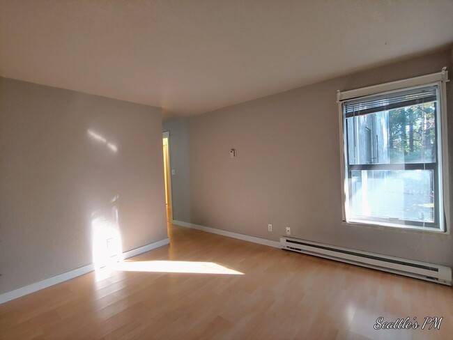 Building Photo - 2 Bedroom 2 Bathroom Ground Floor Condo- w...