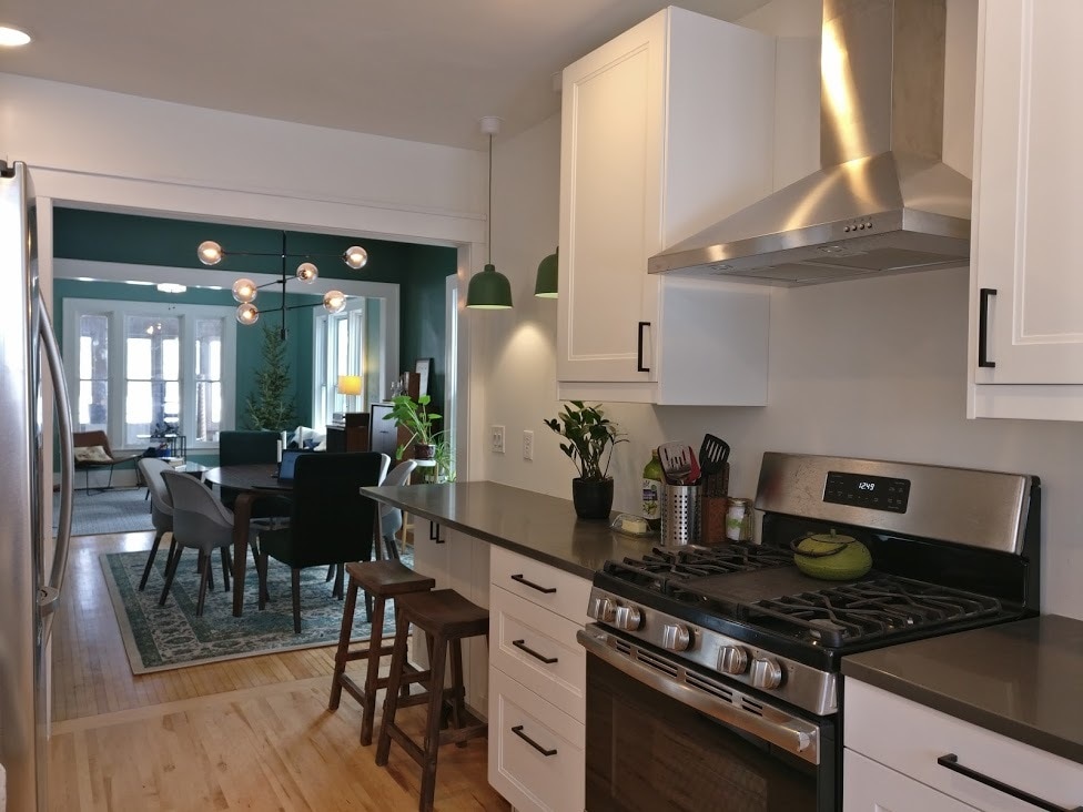 A chefs kitchen, with gas stove and overhead vent helps you prepare delicious meals with ease. - 2526 NE Taylor St