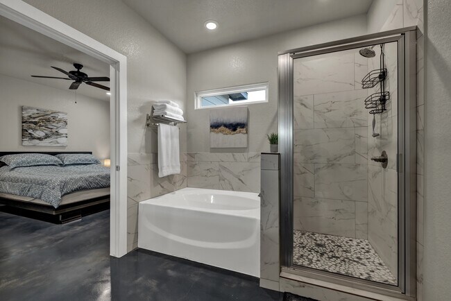 Building Photo - 108 S Thomas Cv