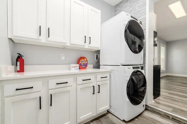 Building Photo - 61-63 E Moler St